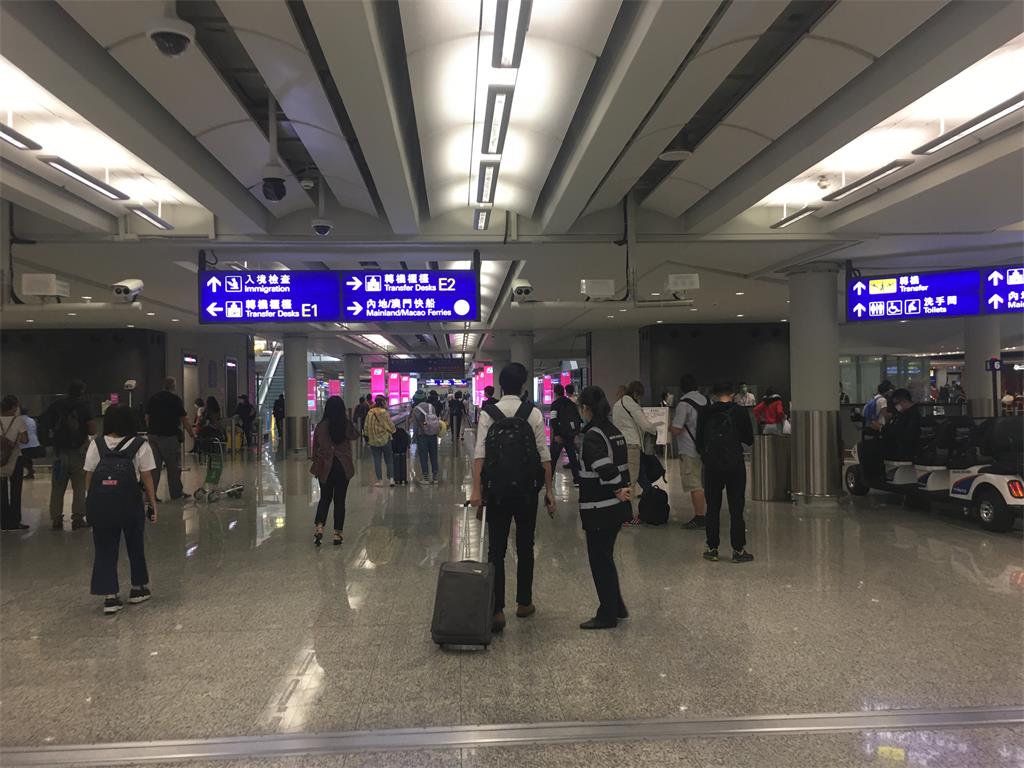 疫情期间，菲律宾飞香港机场入境到深圳回国之旅